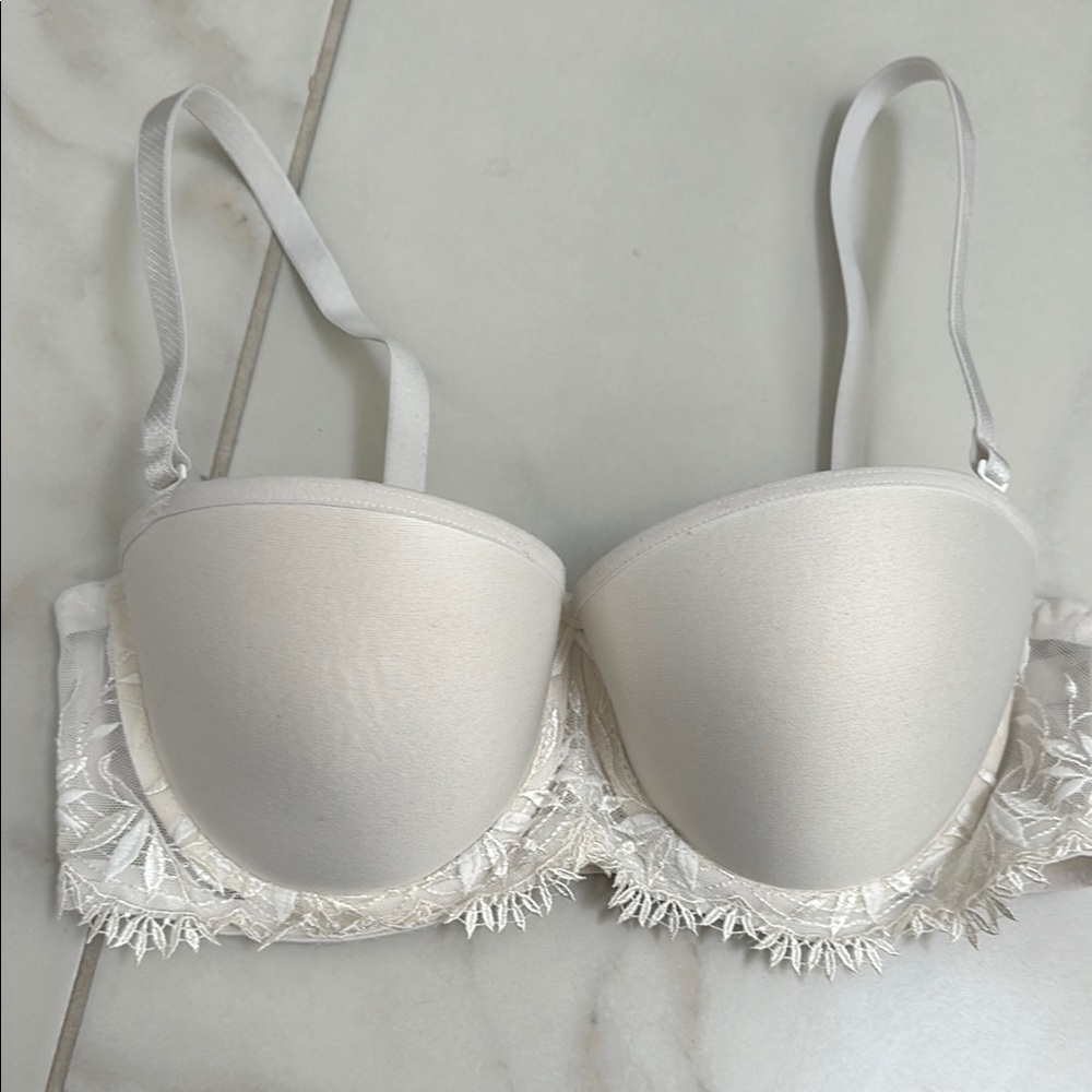 Gorteks Balconette Bra in White